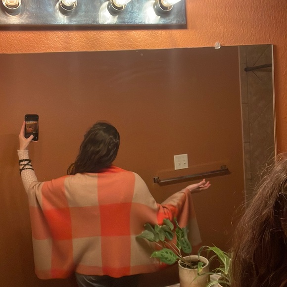🎉HOST PICK 💓 Talbots Orange Plaid Poncho Shawl - Picture 4 of 9